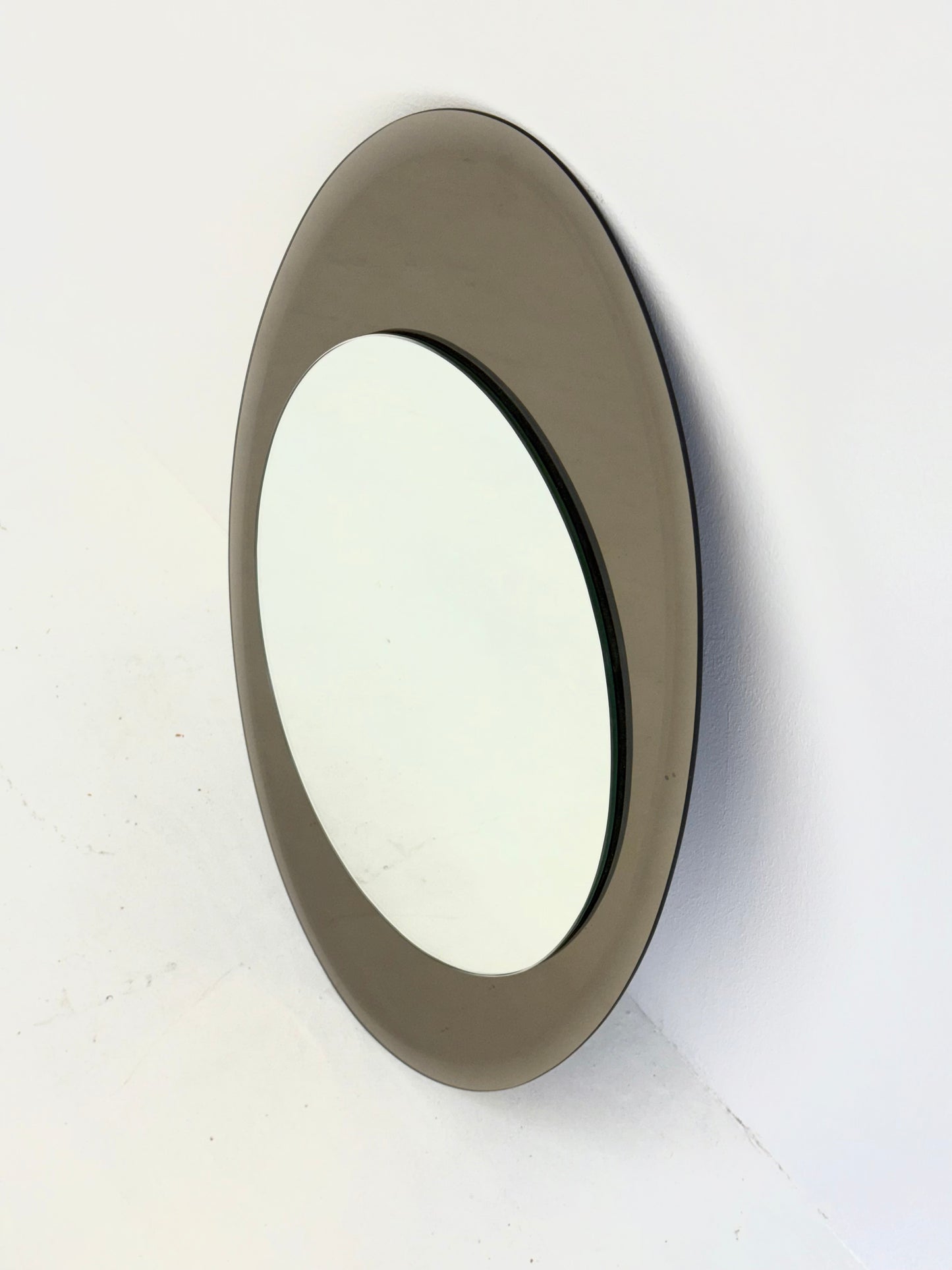 Italiaanse vintage ovale spiegel met taupe getint glas