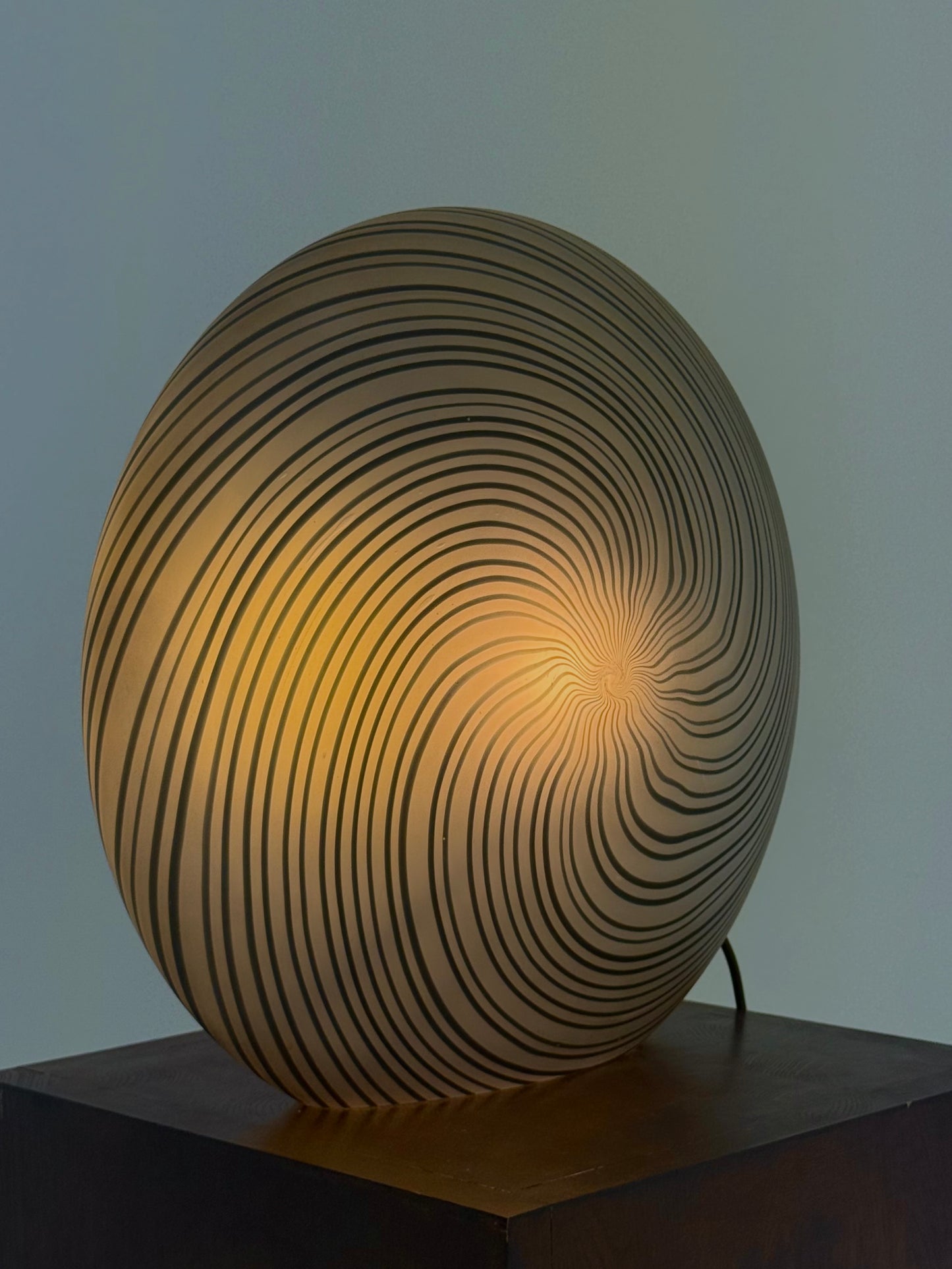 Italiaanse vintage glazen tafellamp in grijstinten met swirl patroon