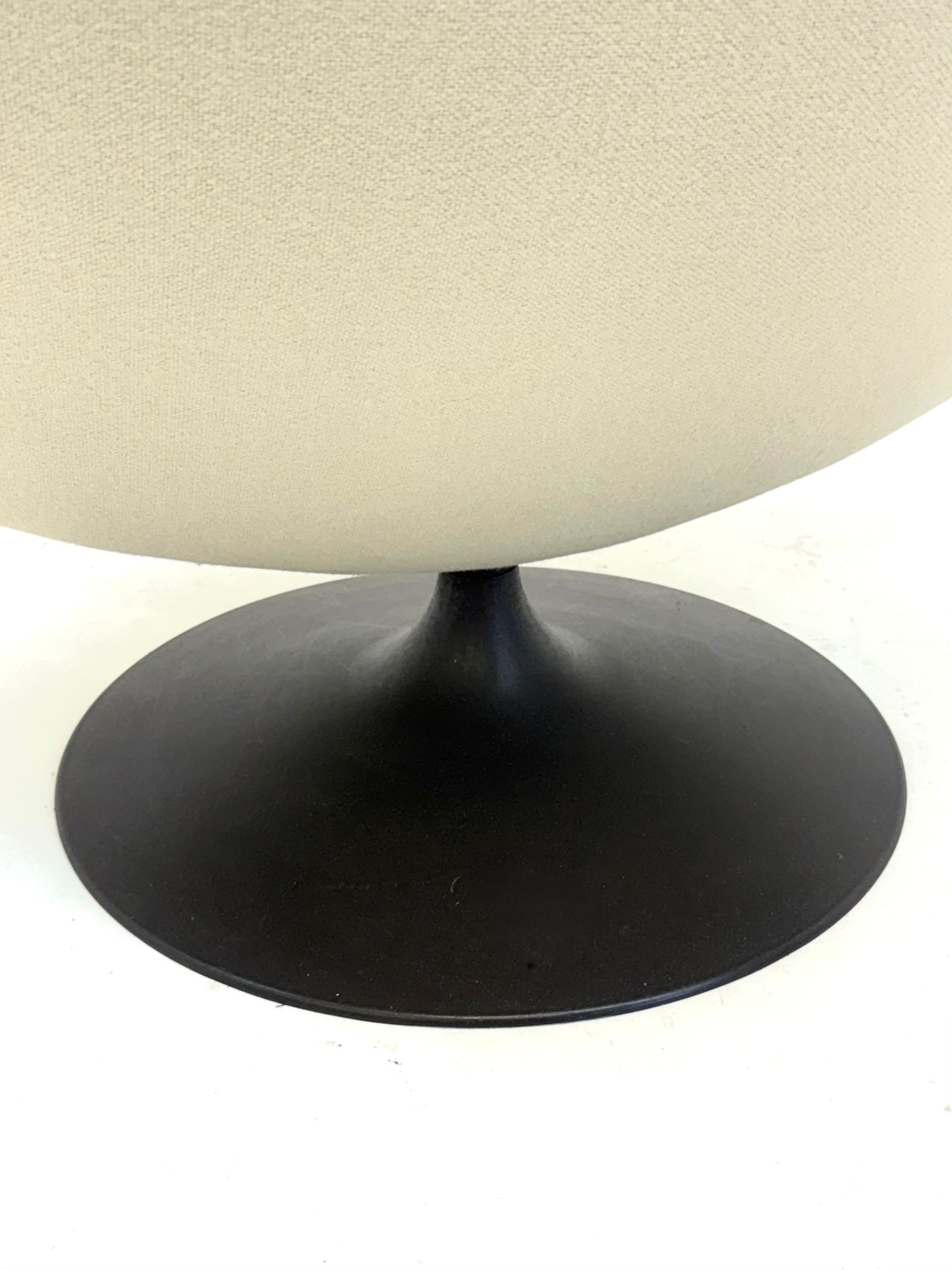 Artifort F588 loungestoel met hocker door Geoffrey Harcourt