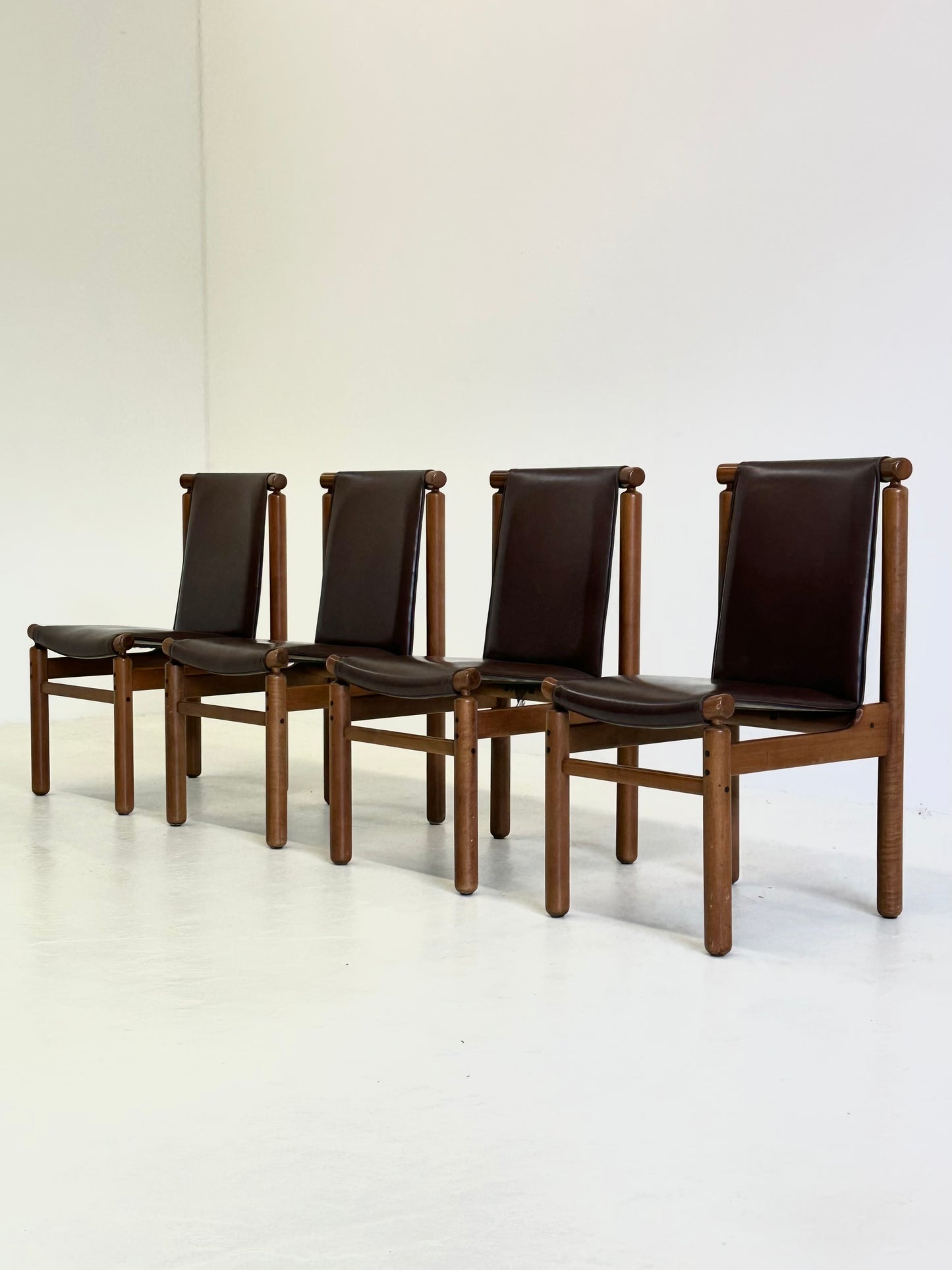 Set Tapiovaara eetkamerstoelen van La Permanente Cantù