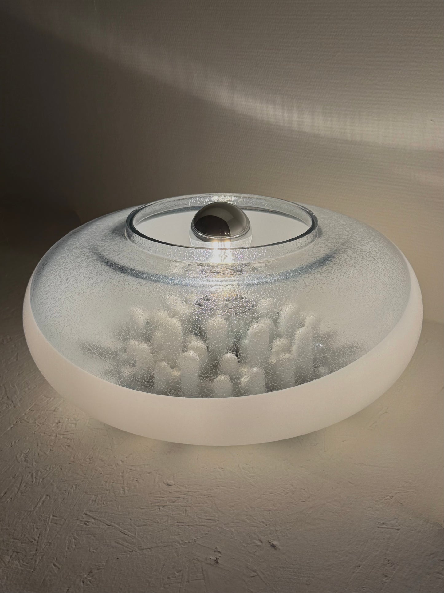 Italiaanse bolvormige space age Murano glazen lamp