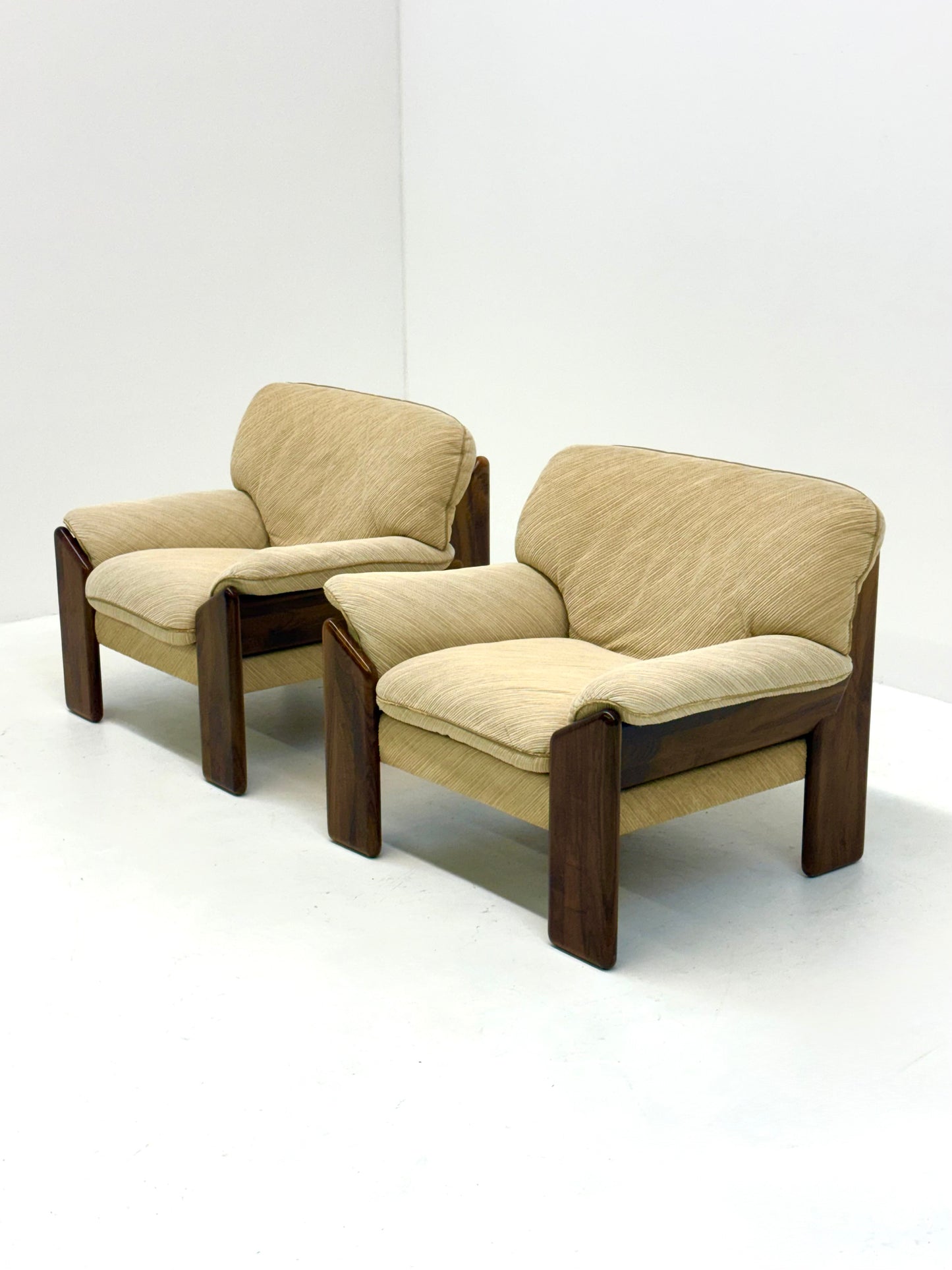 Sapporo fauteuils van Mario Marenco voor Mobil Girgi