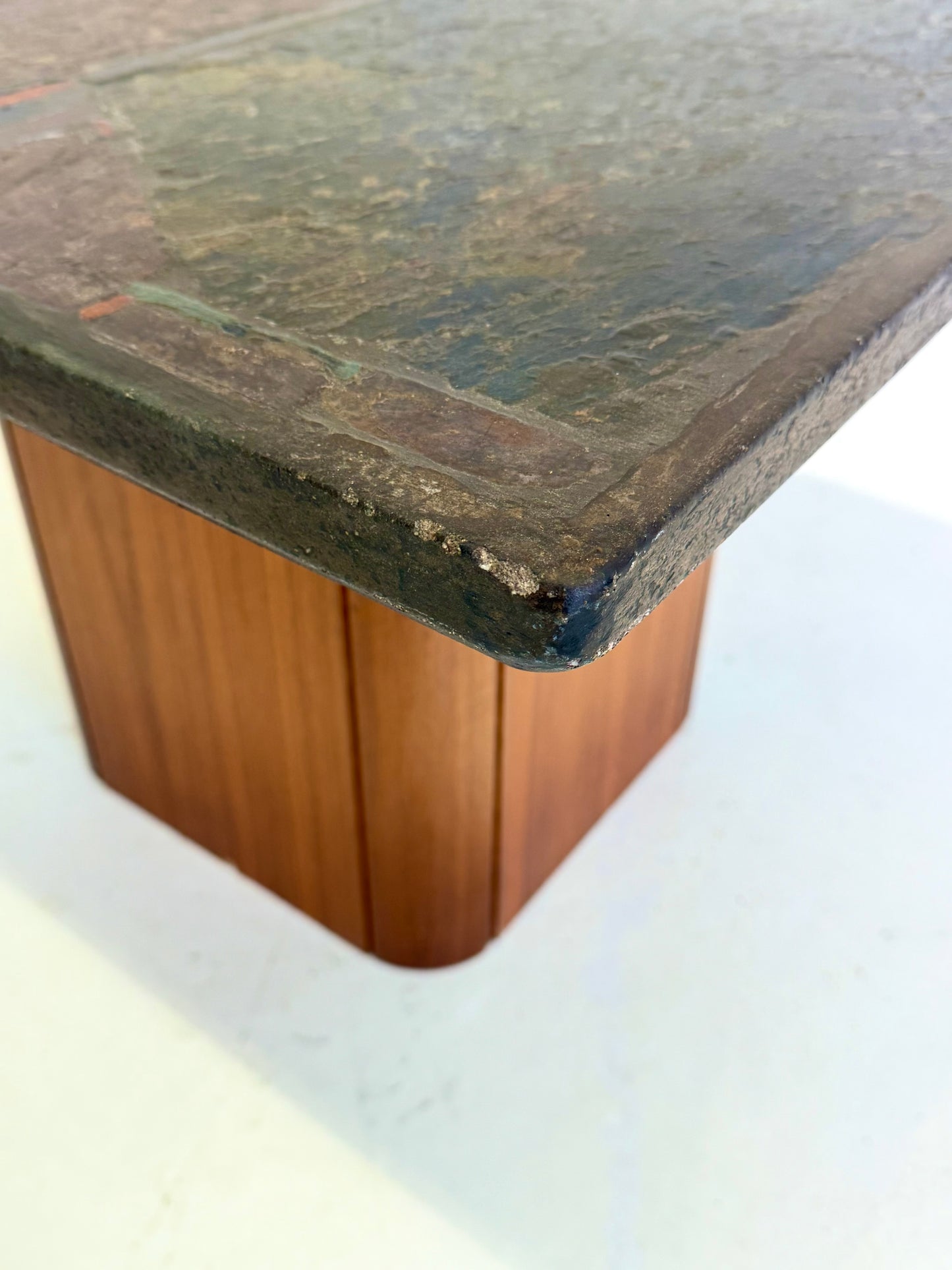 Markus Kingma brutalistische salontafel met leistenen blad