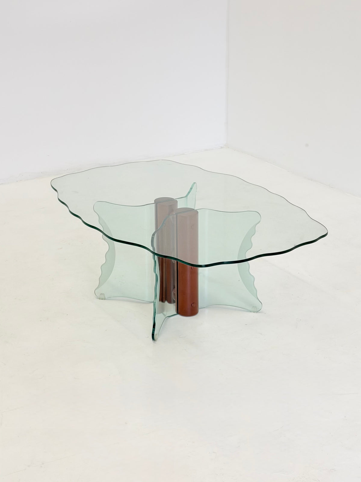 Vintage postmoderne salontafel met gegolfd glas en houten bollen