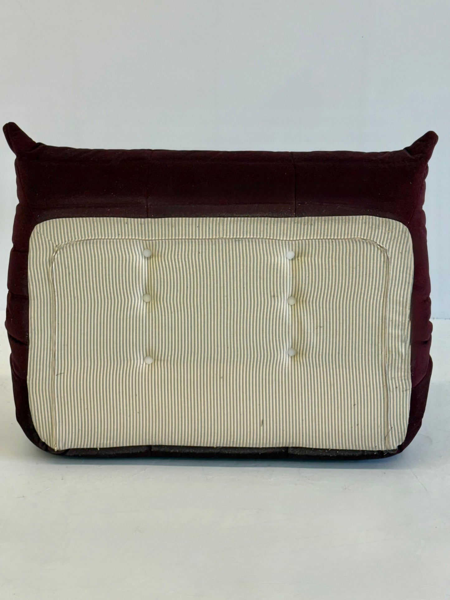 Ligne Roset Togo 2-zits in bordeaux rood velvet