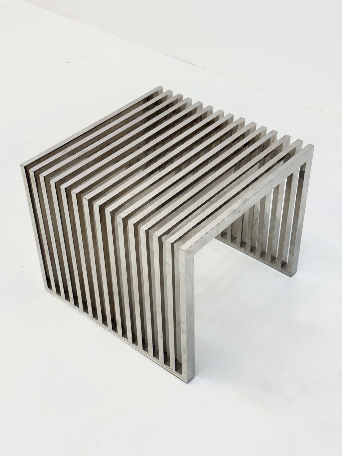 Eichholtz Carlisle bijzettafel in gepolijst rvs