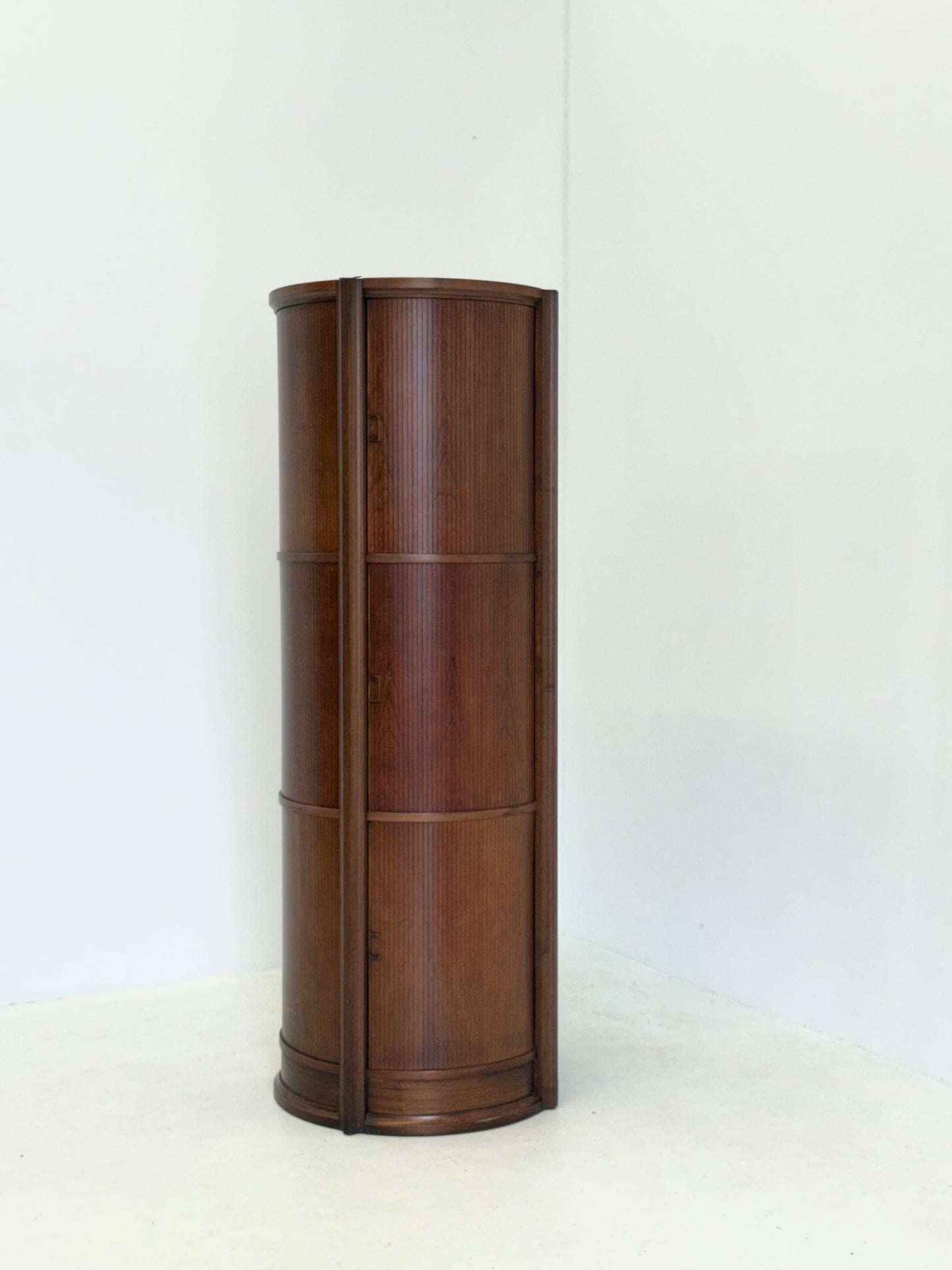 Sculpturale Italiaanse bar- en opbergkast van Gianfranco Frattini