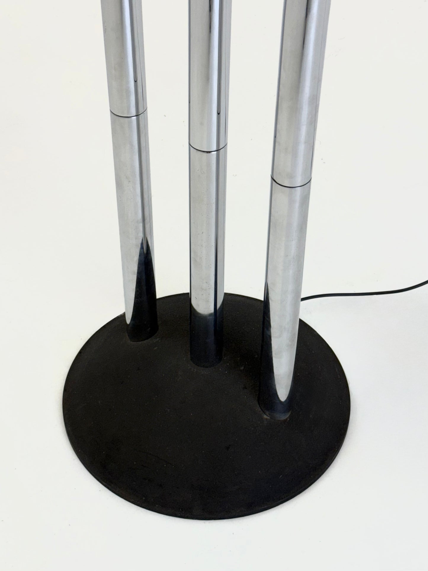 Chromen buisframe design vloerlamp door Goffredo Reggiani