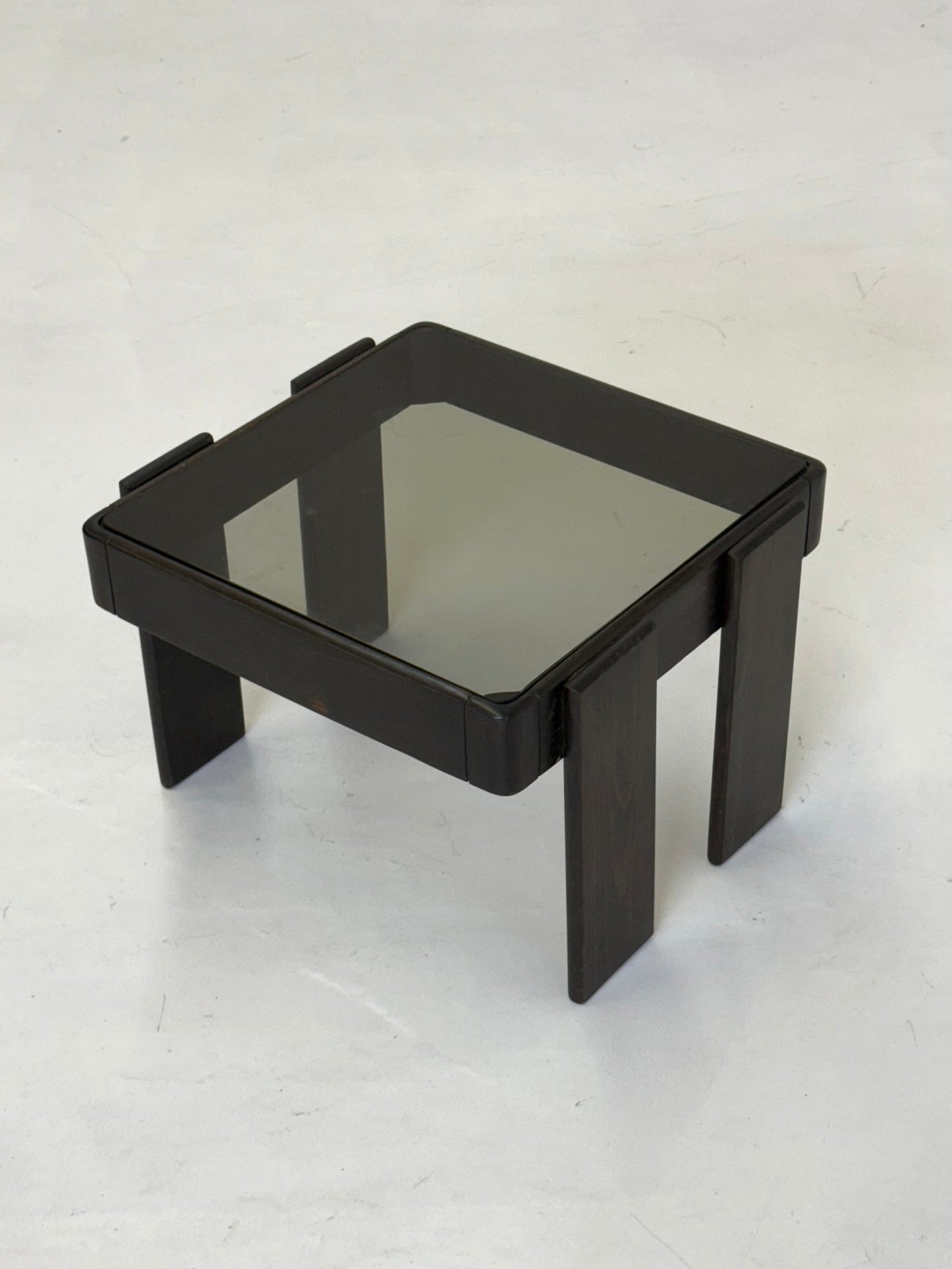 Bijzettafel van Gianfranco Frattini voor Cassina