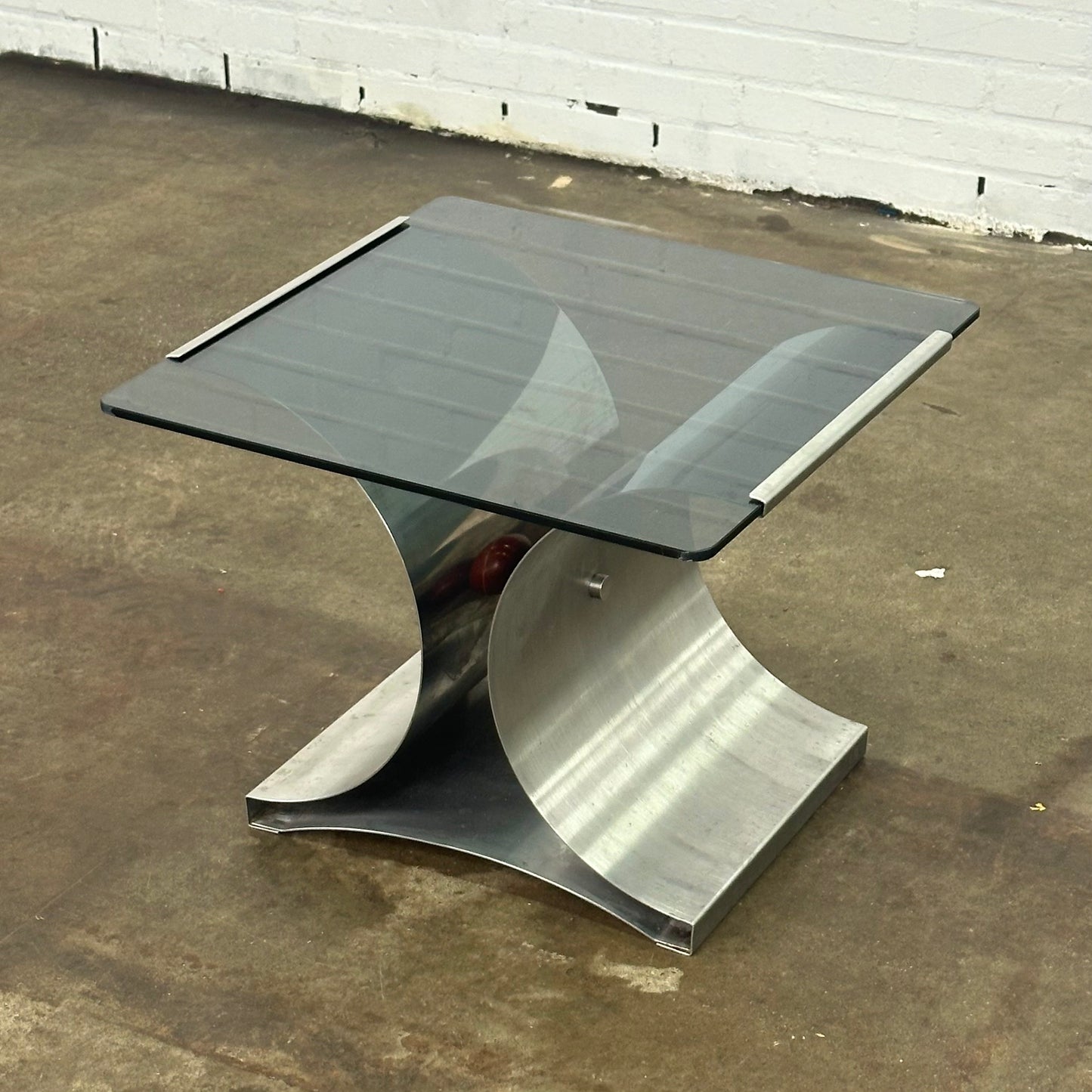 Vintage bijzettafel voor Kappa door Francois Monnet met rookglas en rvs