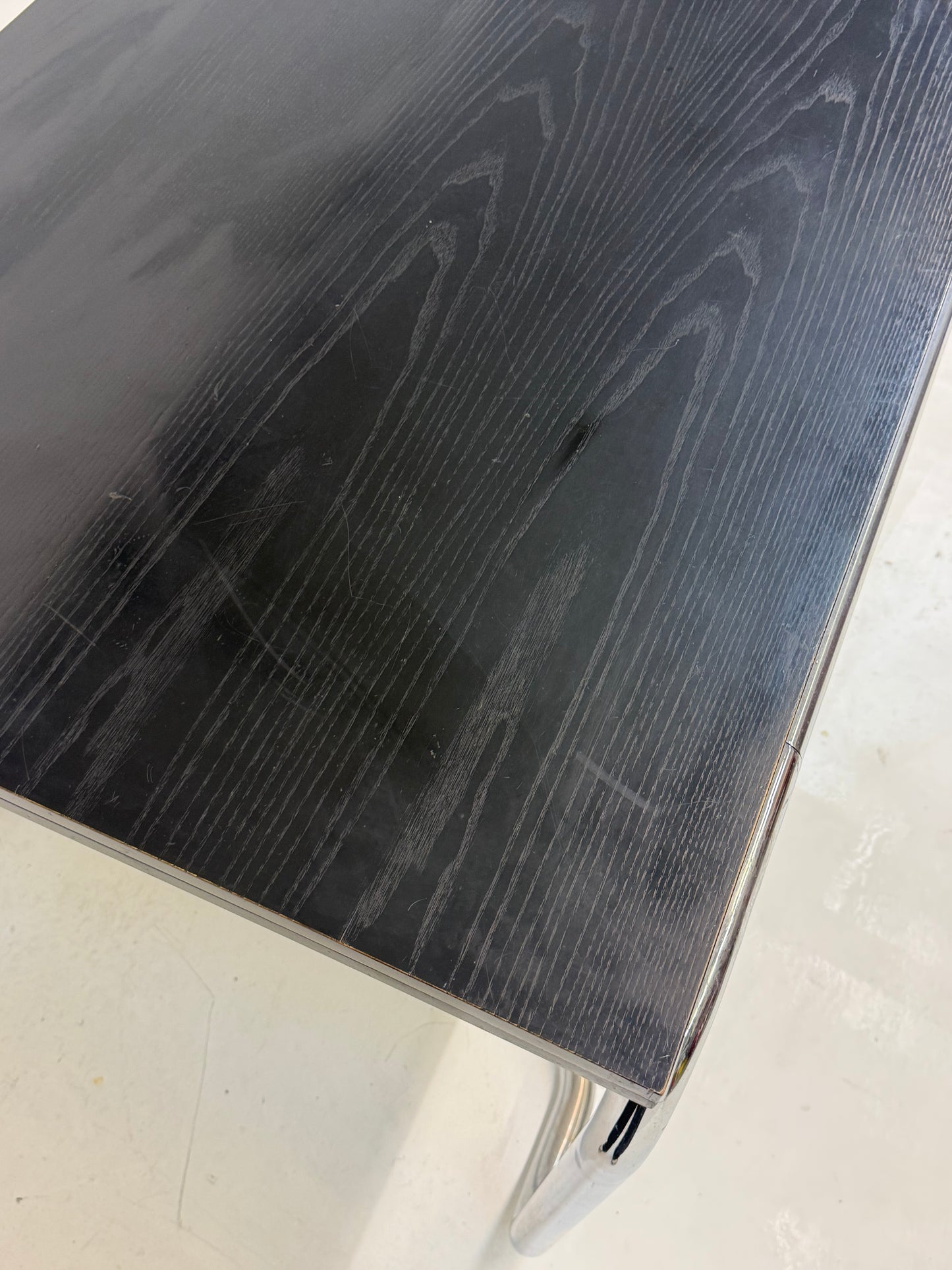 Acerbis eettafel met zwart eiken blad door Giotto Stoppino