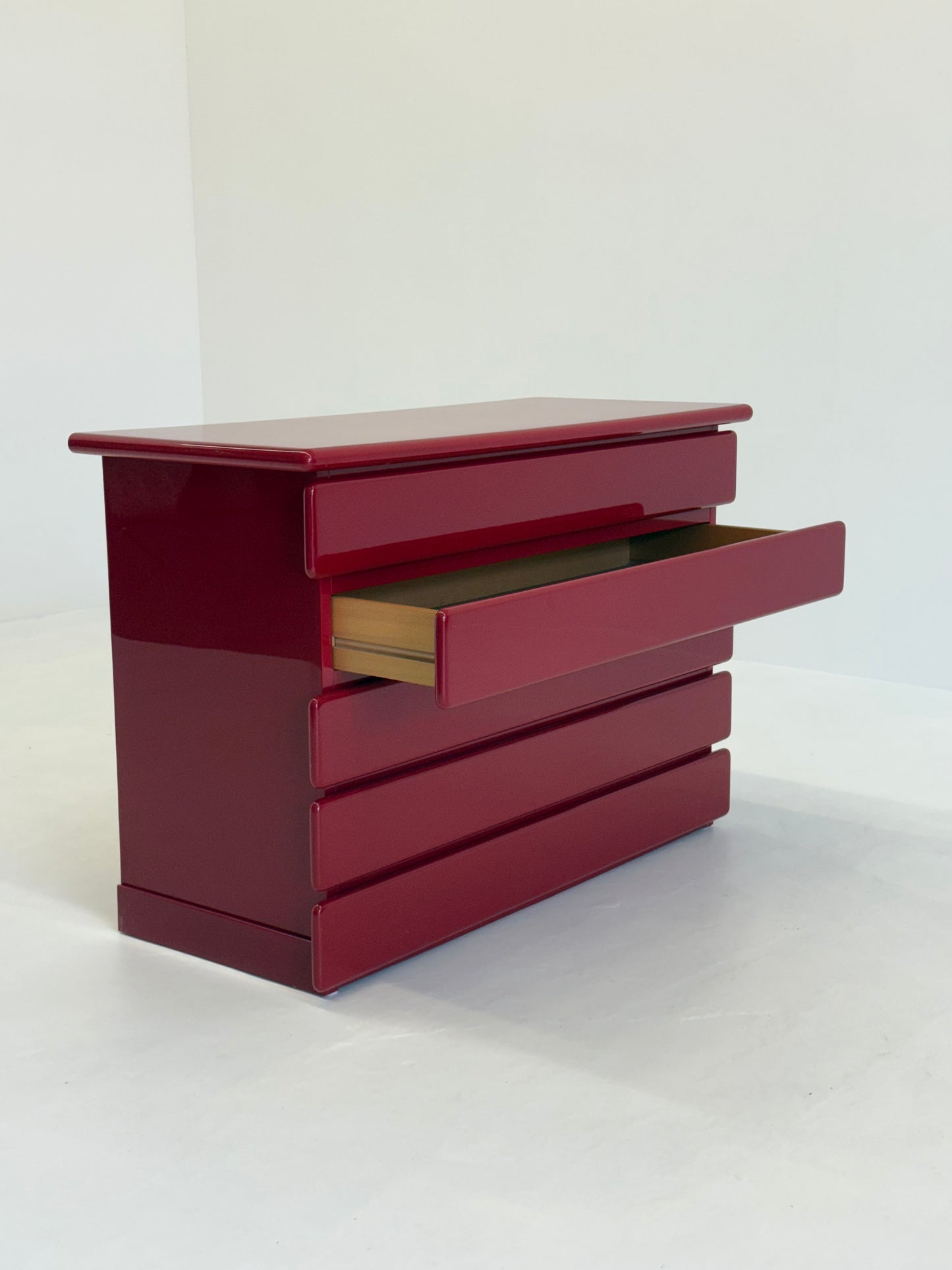 Mid Century rode Italiaanse ladekast