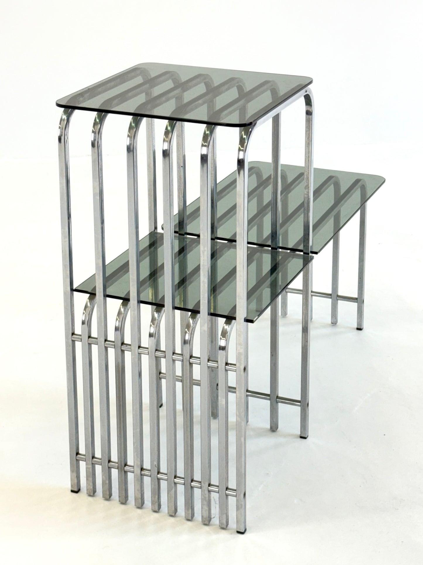 Buisframe Bijzettafel met Rookglazen Blad in Space Age Stijl