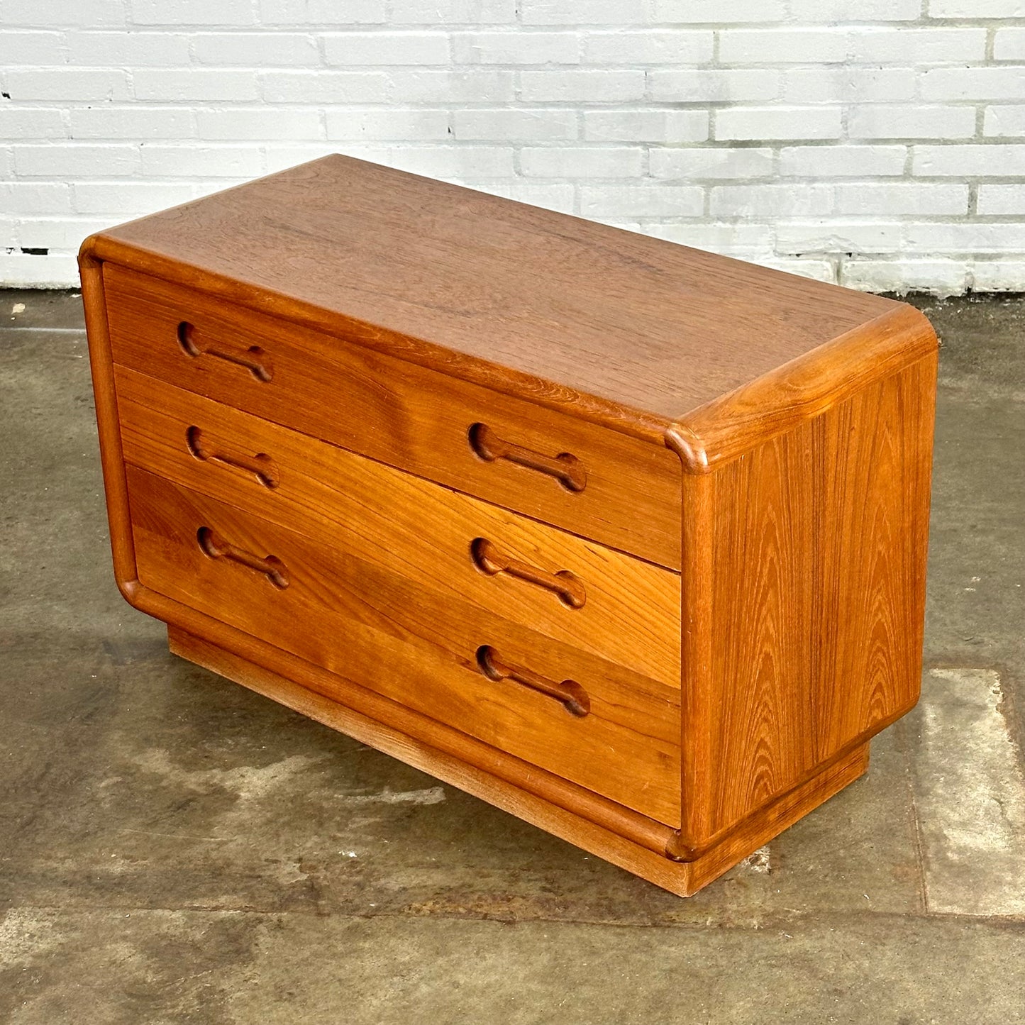 Deens design teak houten ladekast / dressoir