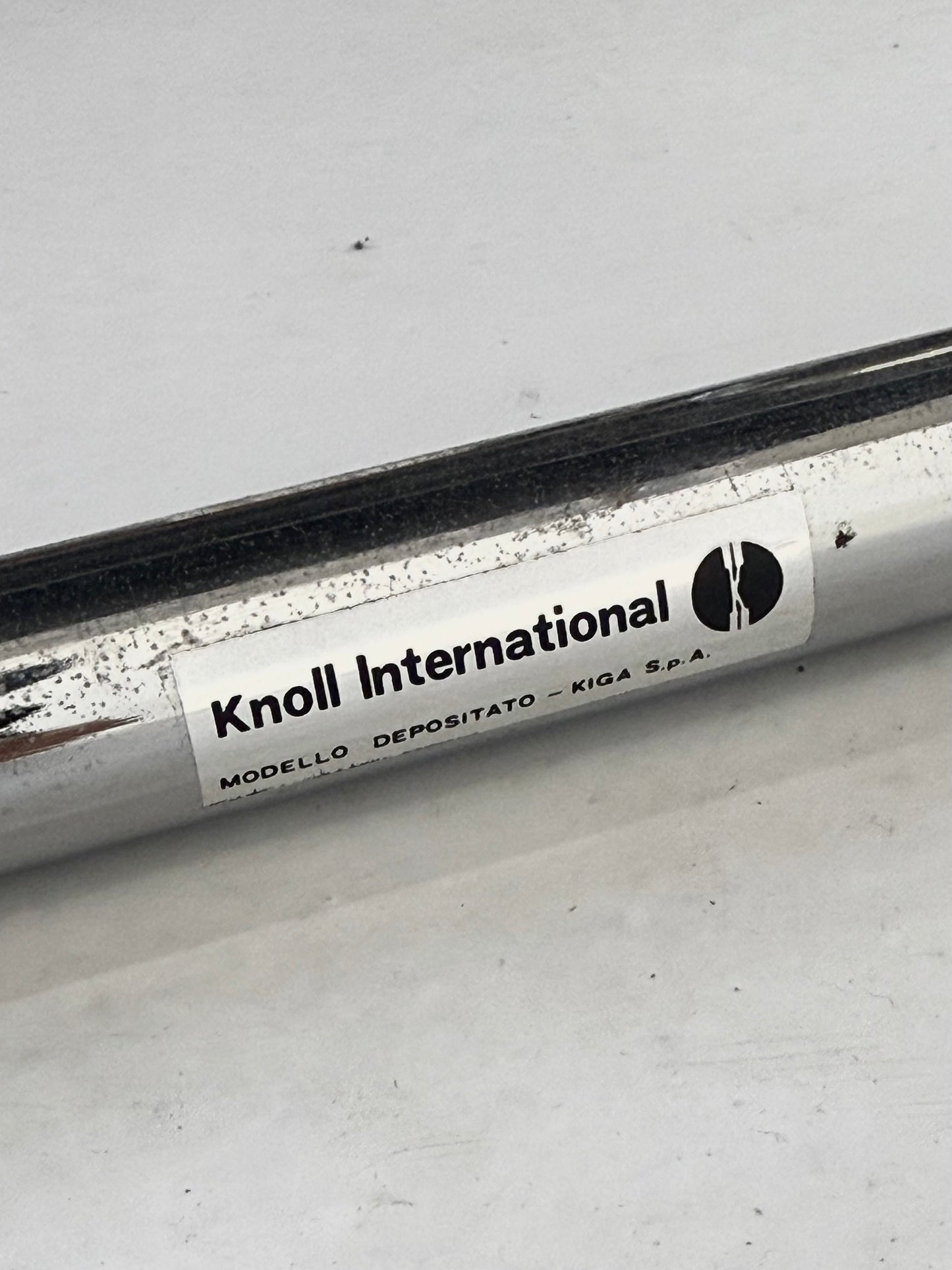 MR lounge chair door Ludwig Mies van der Rohe voor Knoll