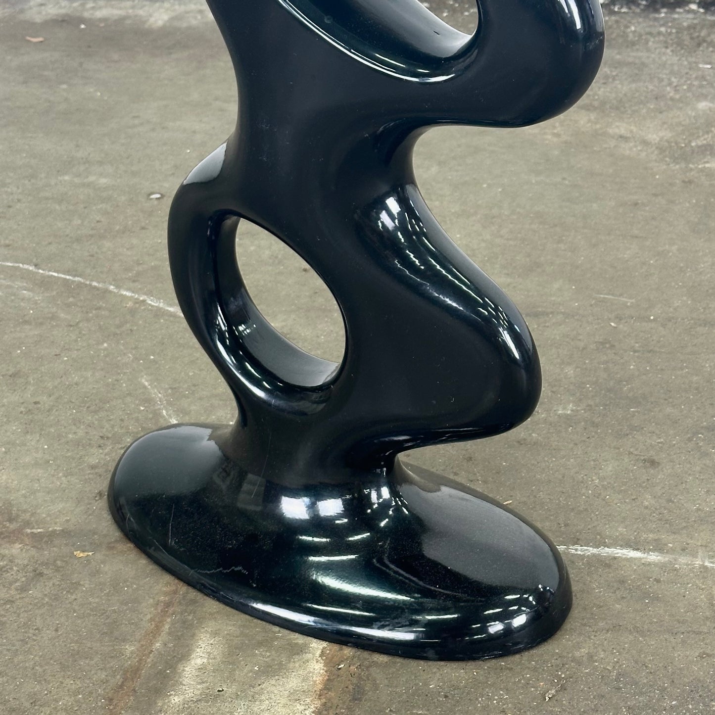 Döman sculptuur van Tony Almén en Peter Gest voor Ikea