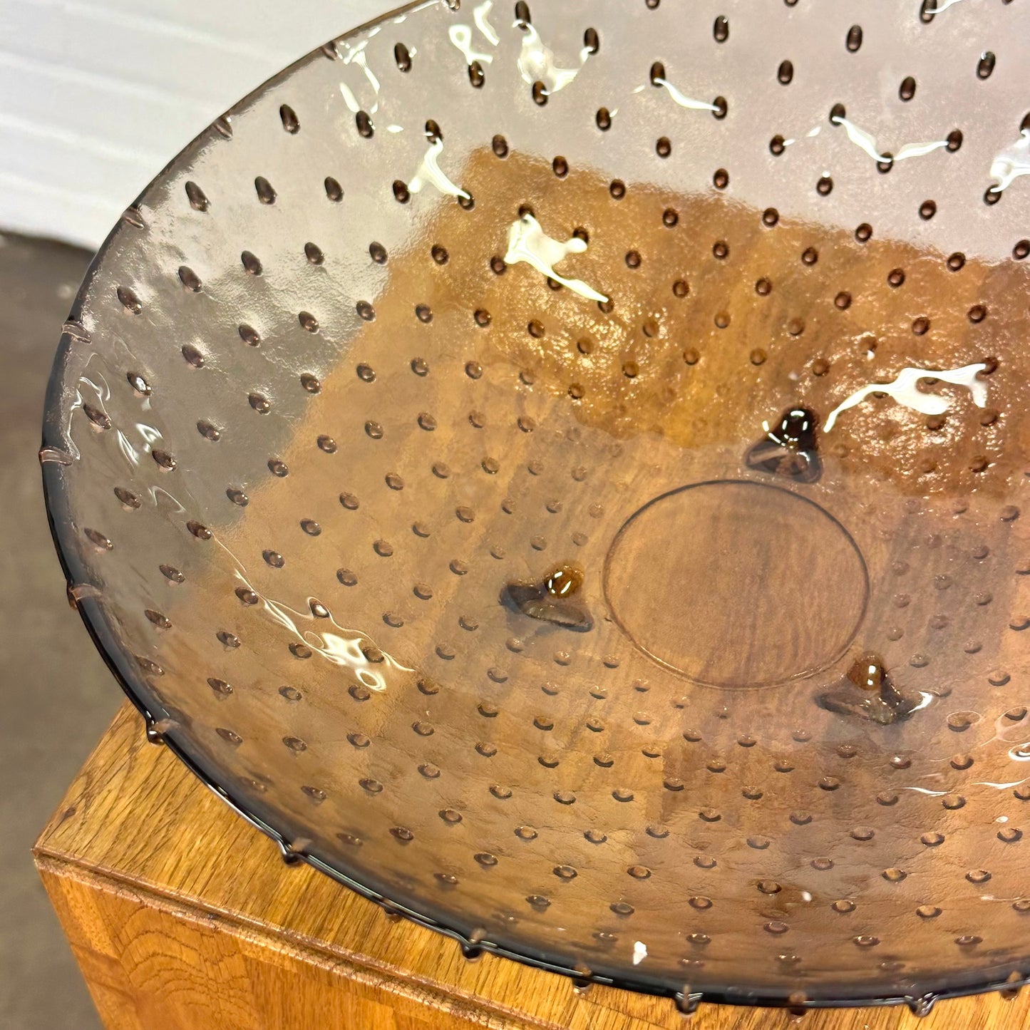 Glazen vintage schaal met nopjes