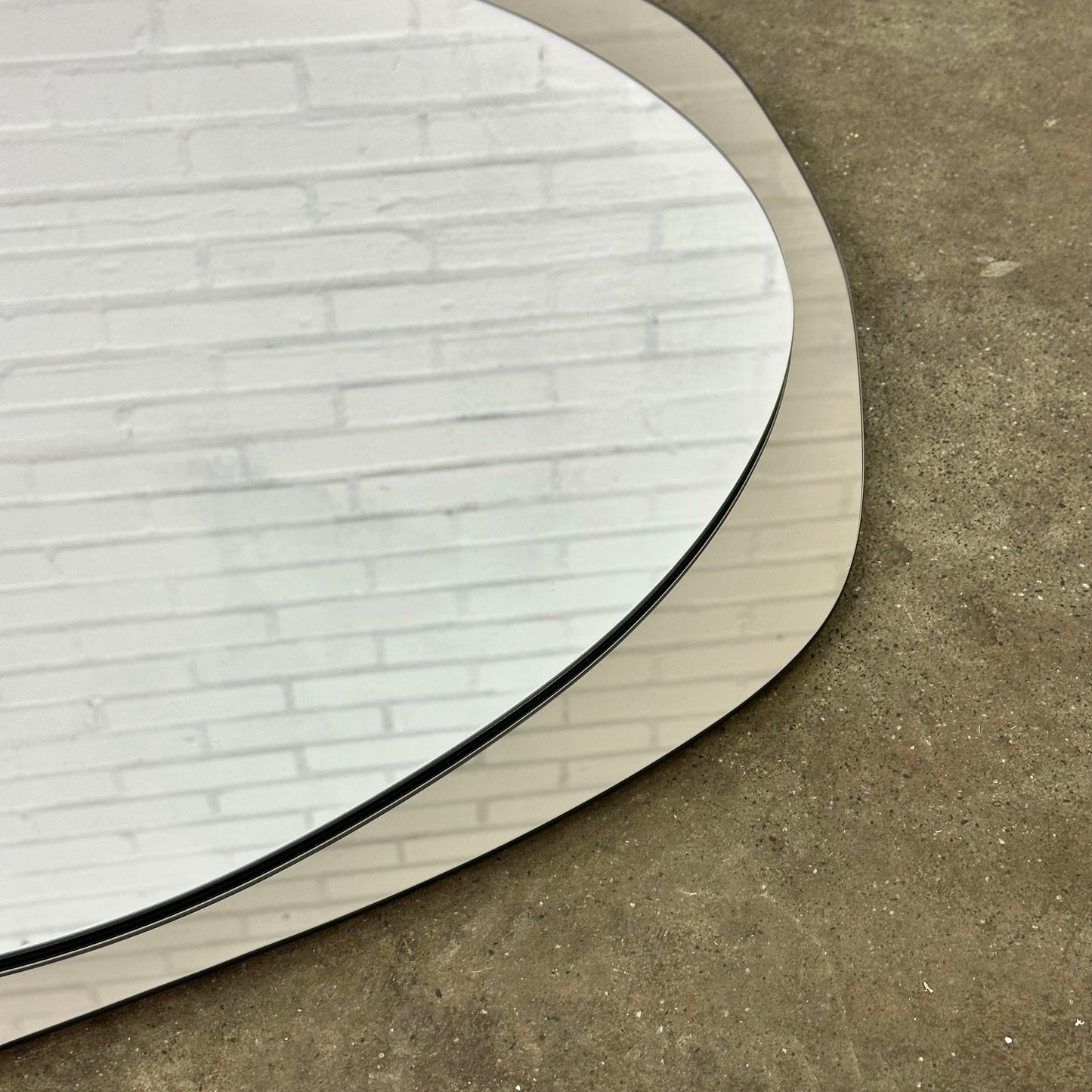 Italiaanse vintage organische spiegel met taupe getint glas