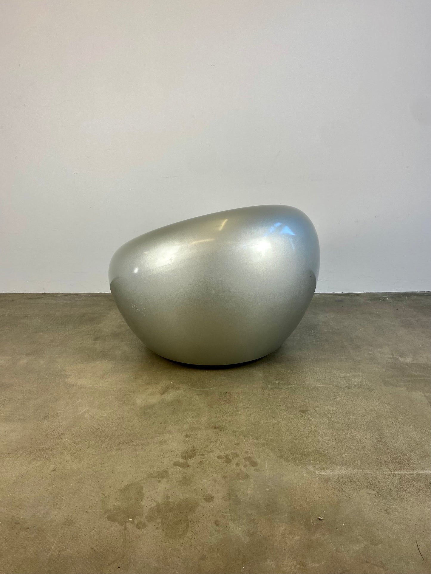 half-dome-egg-pod-design-chair