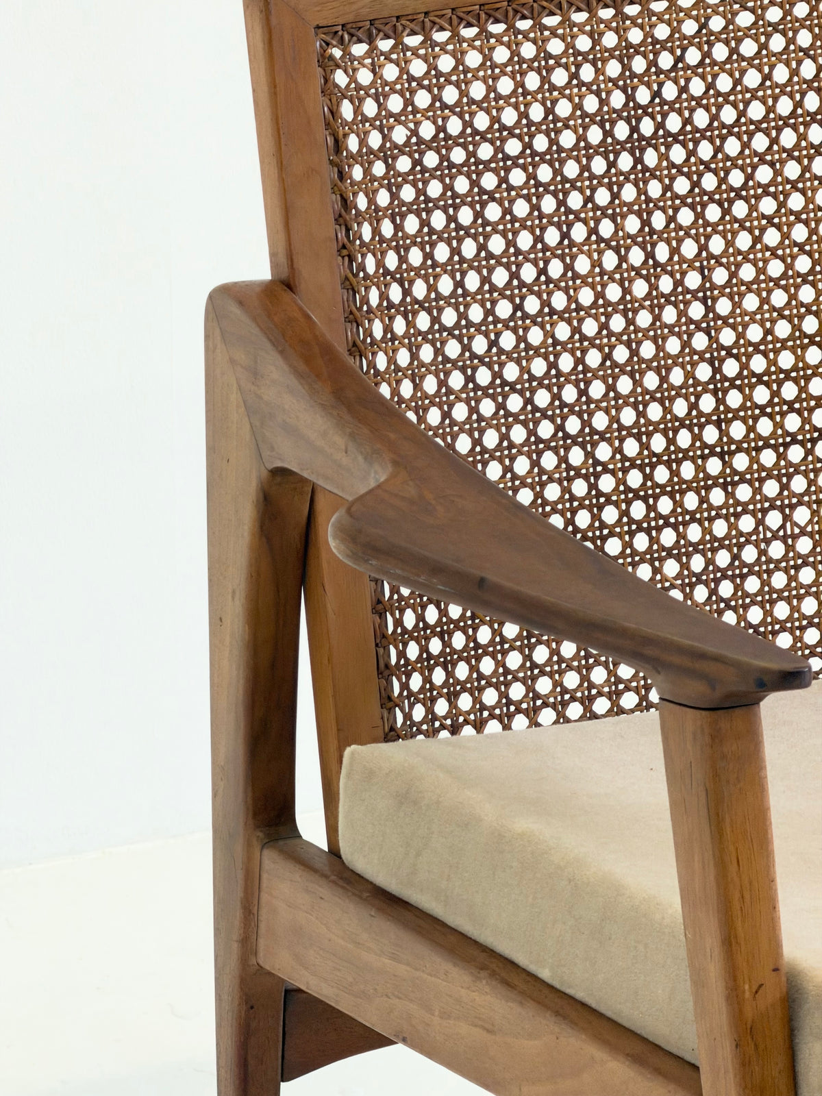 Mid Century Fauteuils van Notenhout en Rotan met Mohair