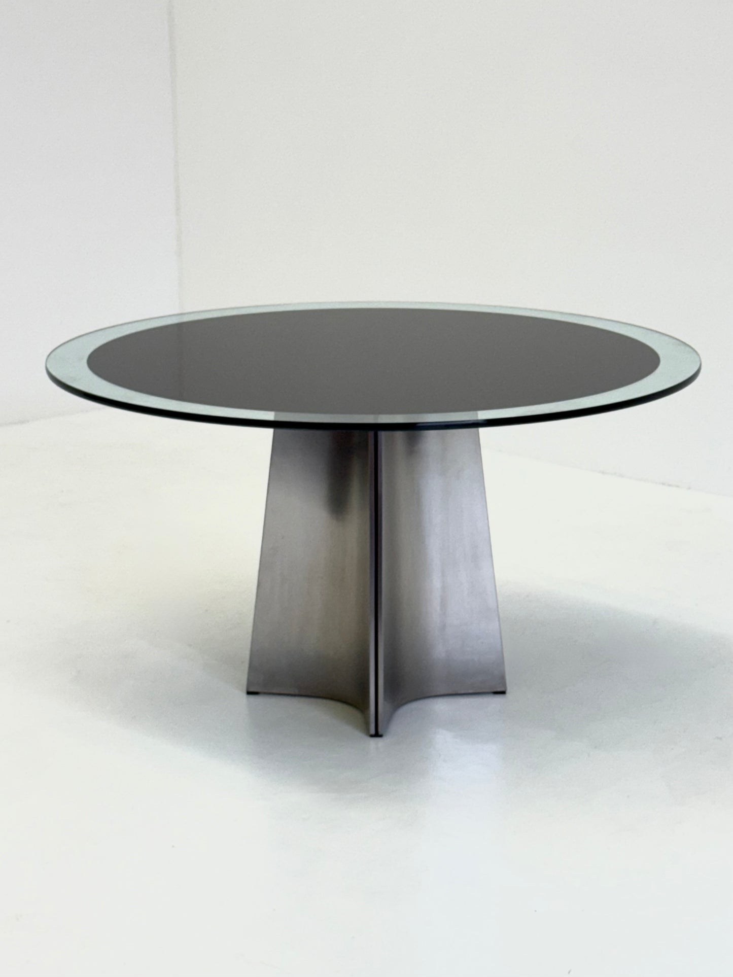 UFO eettafel van Luigi Saccardo voor Arrmet