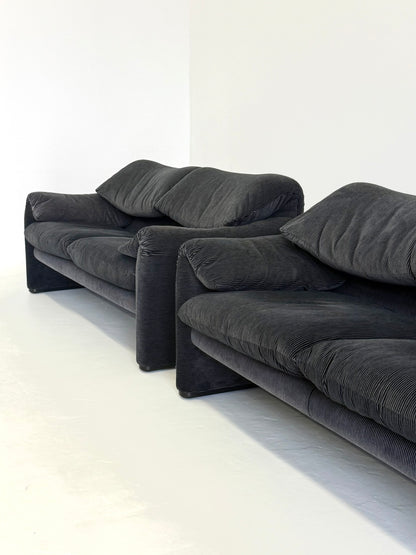 Cassina Maralunga 2-zits zwart grijs door Vico Magistretti