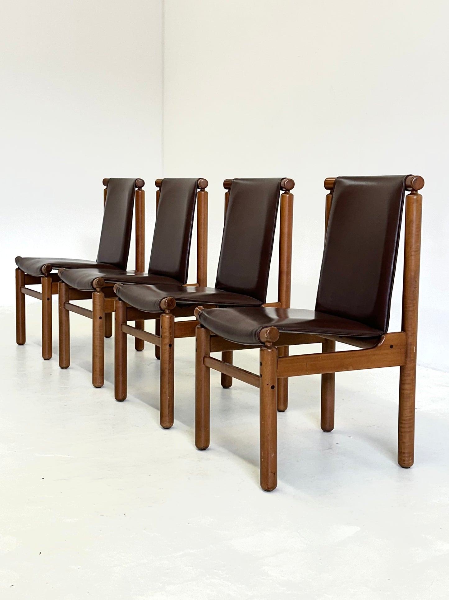 Set Tapiovaara eetkamerstoelen van La Permanente Cantù