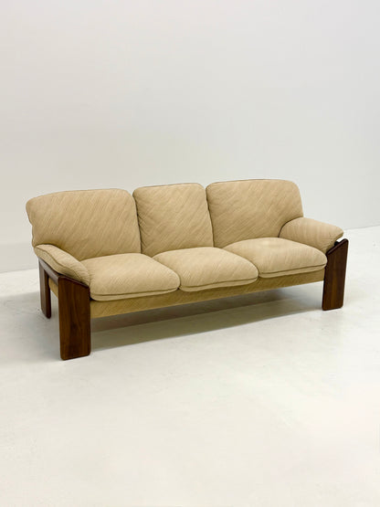 Sapporo driezitsbank van Mario Marenco voor Mobil Girgi