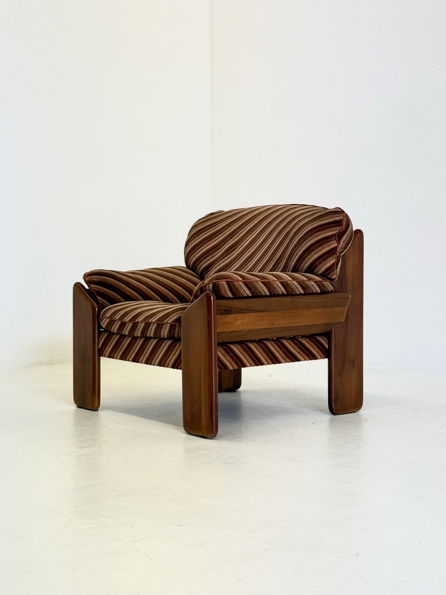 Sapporo fauteuil van Mario Marenco voor Mobil Girgi gestreept