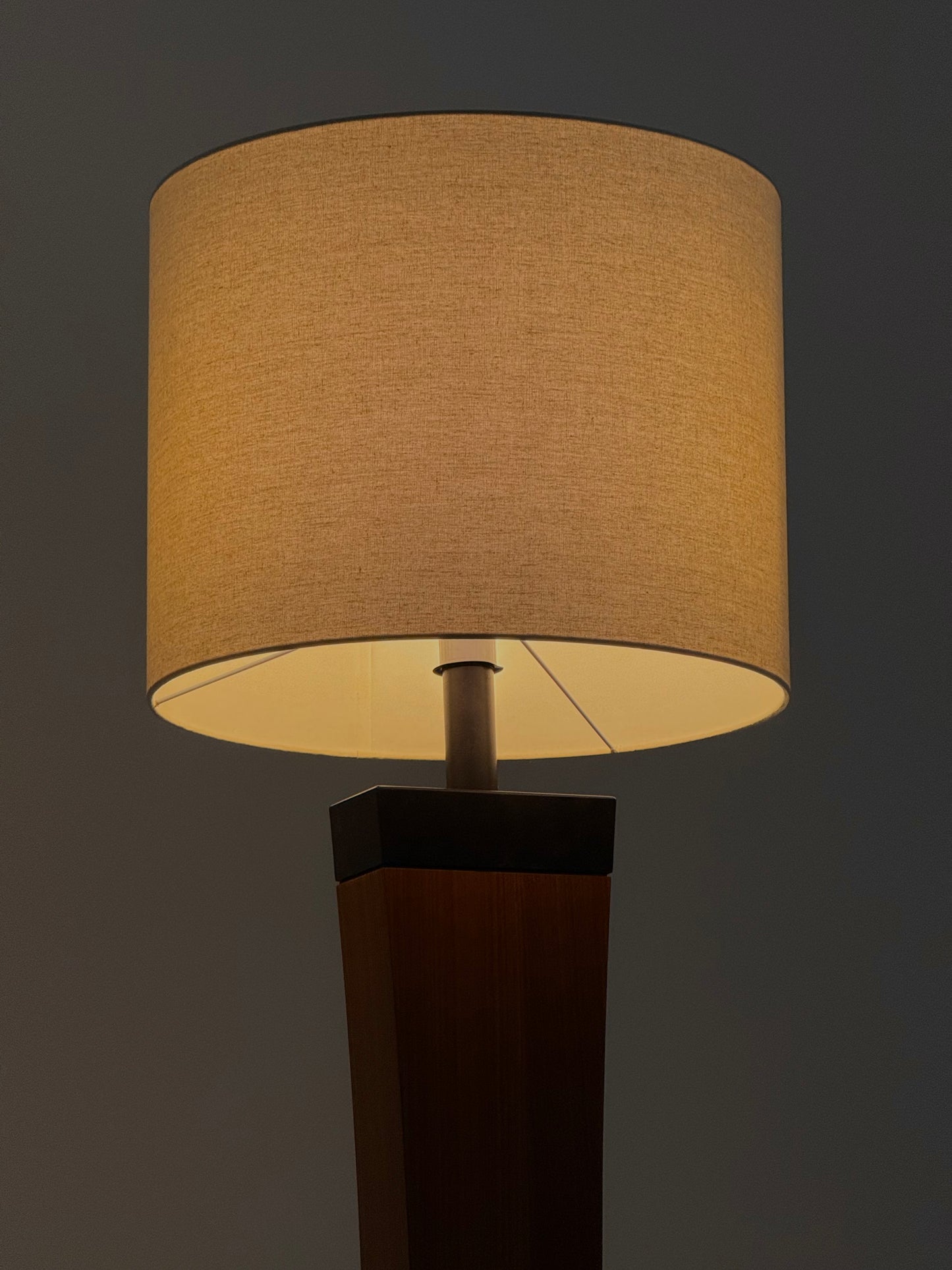 Italiaanse Mid Century vloerlamp van teakhout