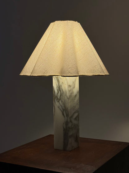 Vintage marmeren tafellamp met linnen kap