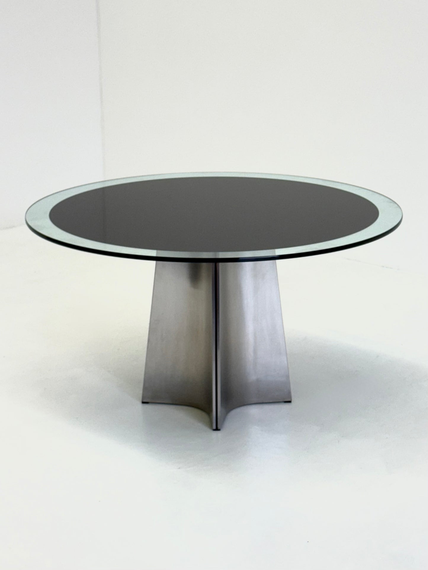 UFO eettafel van Luigi Saccardo voor Arrmet