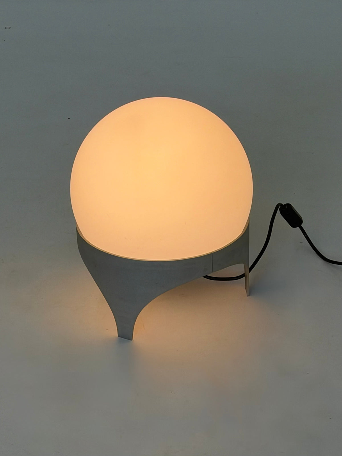 Vintage Space Age Tafellamp met Glazen Bol en Aluminium Voet