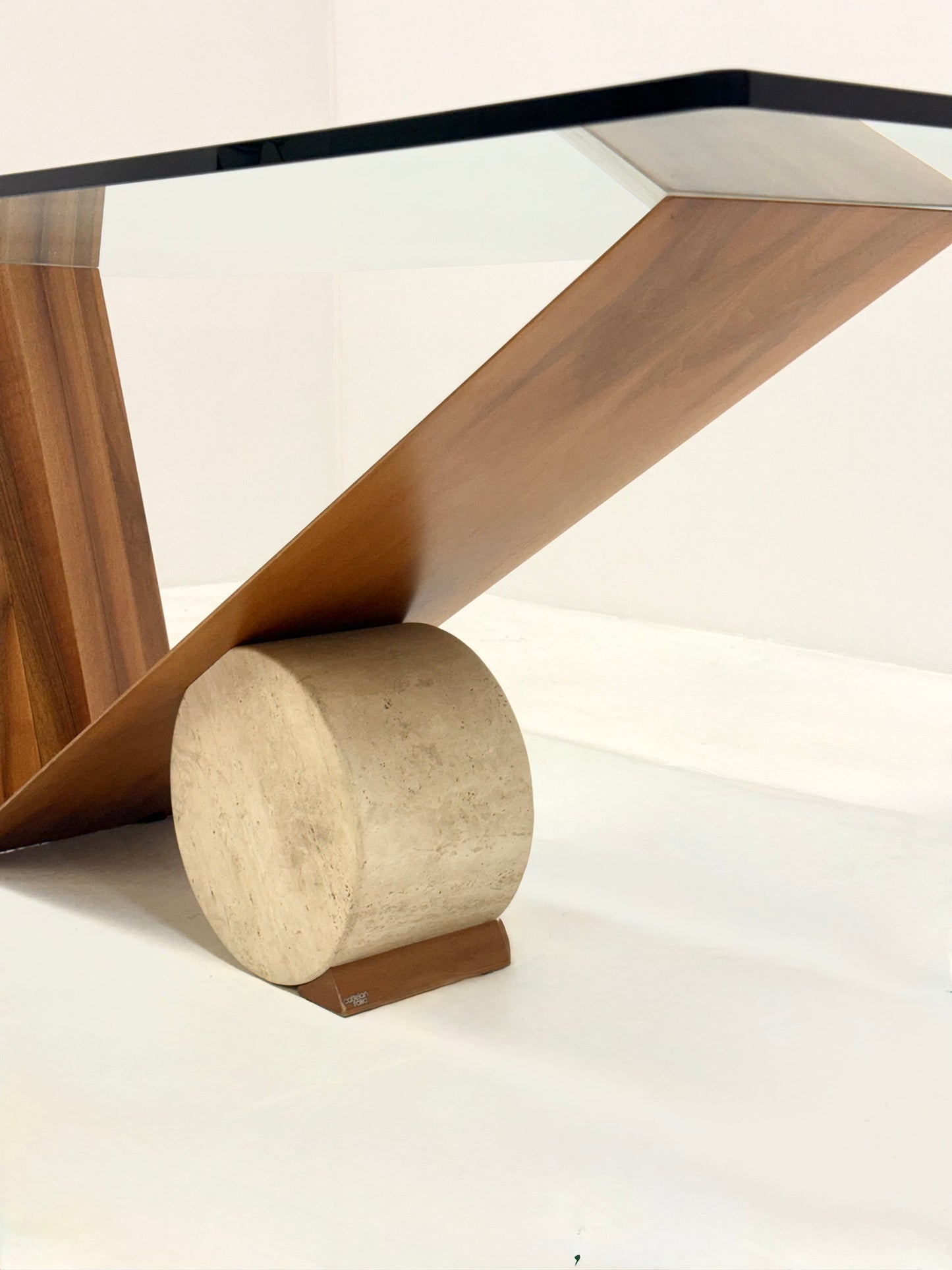 Valentino eettafel van Emanuele Zenere voor Cattelan