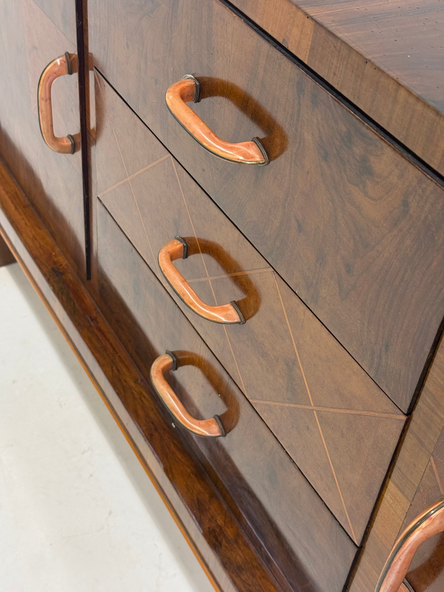 Italiaanse walnoot Art Deco / Art Nouveau dressoir