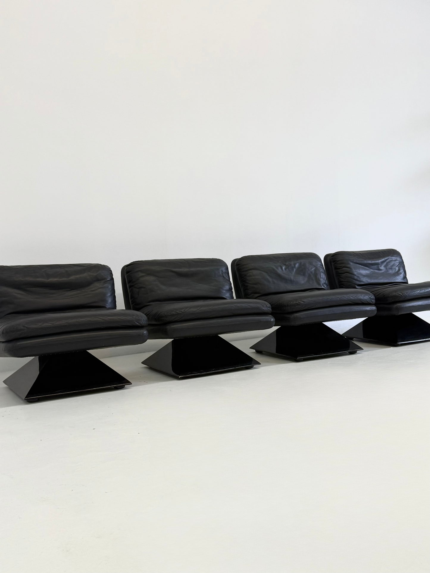 Set van vier Hans von Klier fauteuils met salontafel voor Giuseppe Rossi di Albizzate