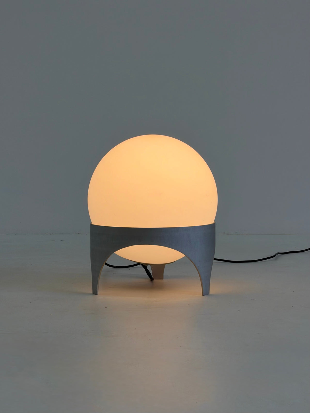 Vintage Space Age Tafellamp met Glazen Bol en Aluminium Voet