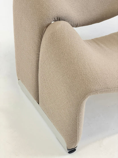 Artifort Groovy F598 M-Chair van Pierre Paulin in beige bouclé