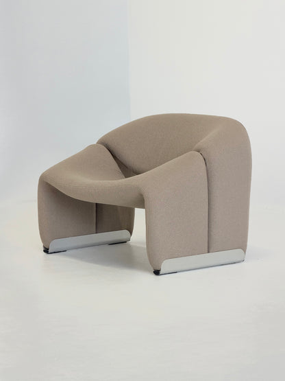 Artifort Groovy F598 M-Chair van Pierre Paulin in beige bouclé