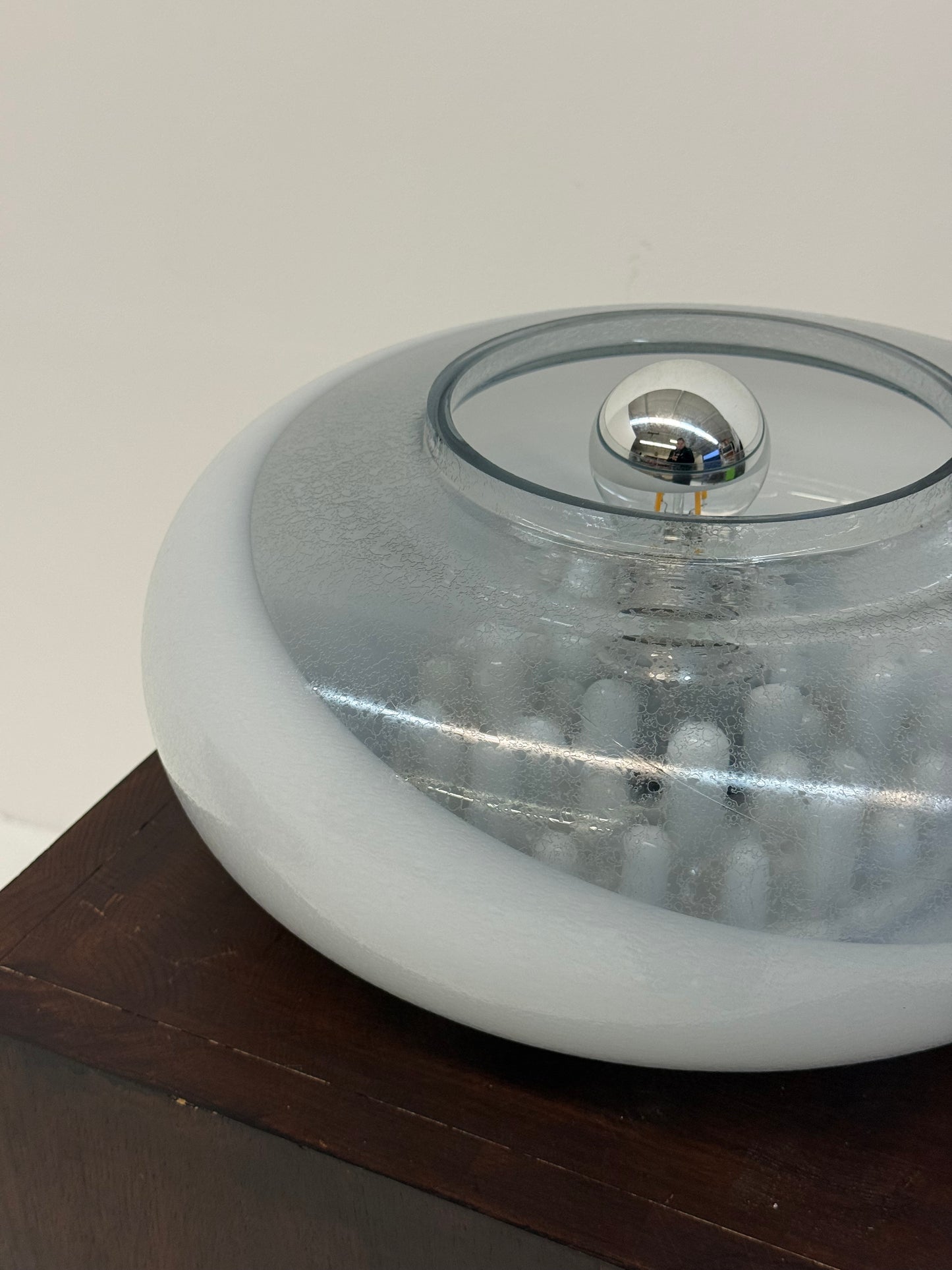 Italiaanse bolvormige space age Murano glazen lamp