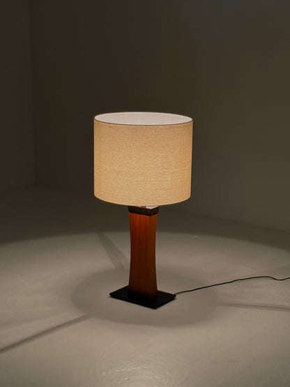 Italiaanse Mid Century tafellamp van teakhout