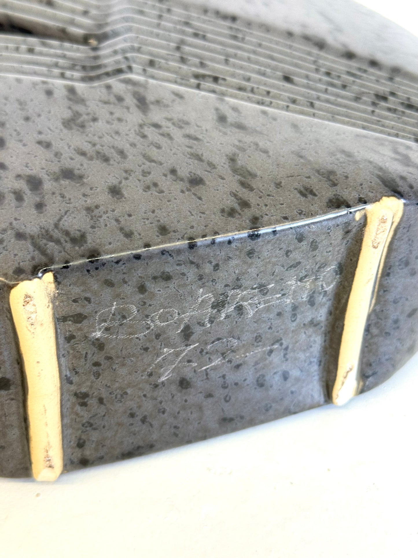 Donkergrijze keramieke vaas van Nereo Boaretto