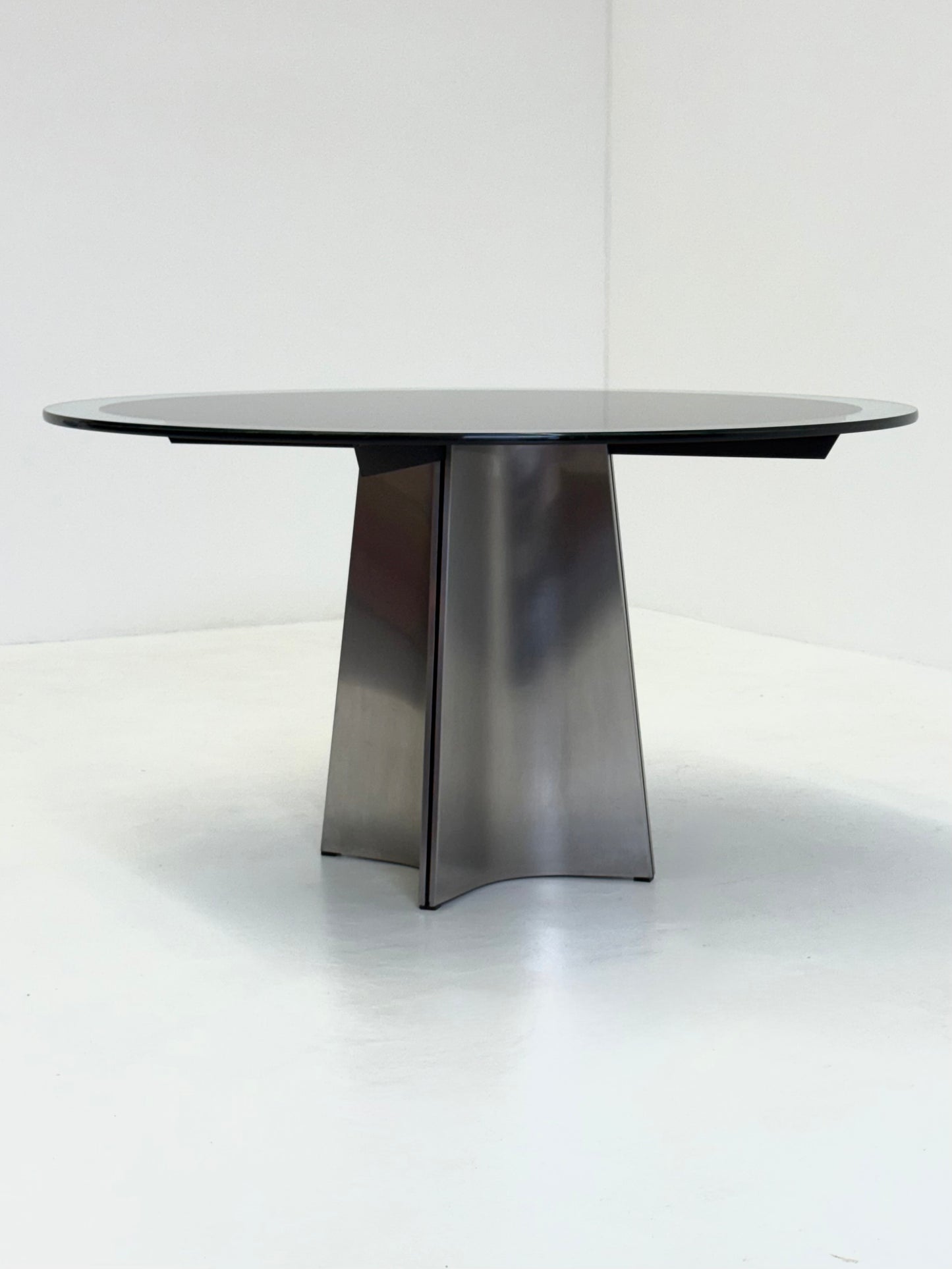 UFO eettafel van Luigi Saccardo voor Arrmet