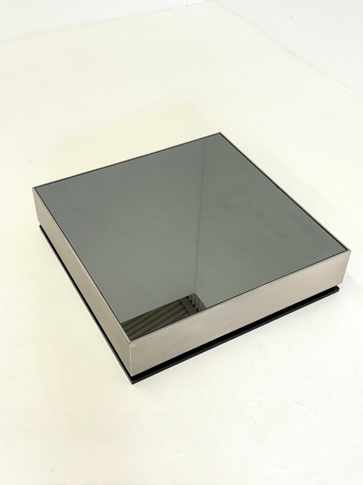Giovanni Ausenda salontafel NY FORM spiegelglas
