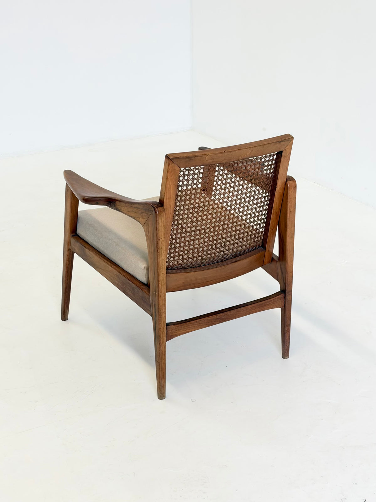 Mid Century Fauteuils van Notenhout en Rotan met Mohair
