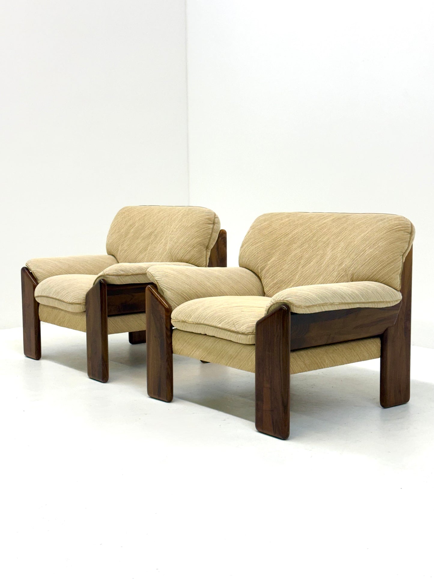 Sapporo fauteuils van Mario Marenco voor Mobil Girgi