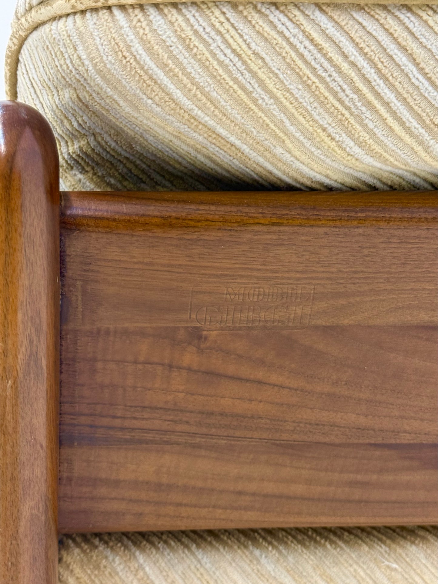 Sapporo driezitsbank van Mario Marenco voor Mobil Girgi