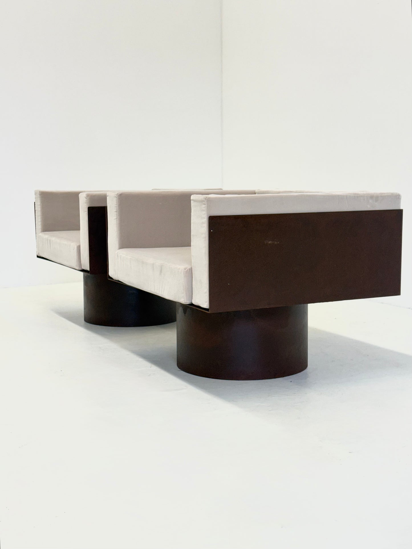 Set van 2 sculpturale Italiaanse metalen lounge stoelen