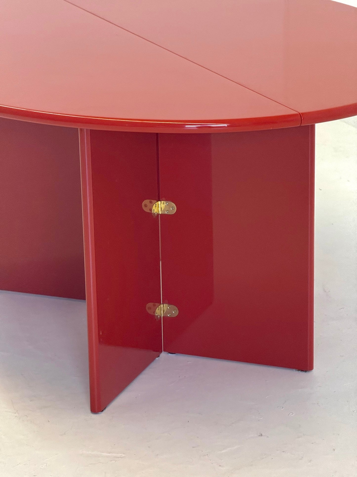 Antella eettafel / console tafel van Kazuhide Takahama voor Cassina in rood