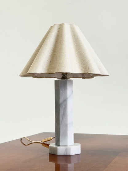 Vintage marmeren tafellamp met linnen kap